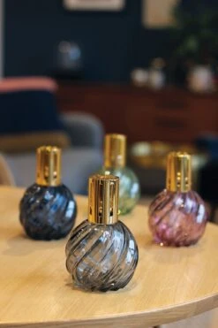 Ashleigh & Burwood Lampenolie Geurolie - Freesia & Orchid 250 Ml 5 Ashleigh & Burwood Lampenolie Geurolie - Freesia & Orchid 250 Ml -Bol Schoonmaak Winkel 800x1200 6